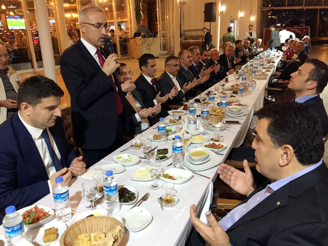 rize-belediyesinin-iftar-programina-yogun-ilgi-(44).jpg