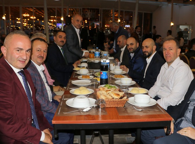 rize-belediyesinin-iftar-programina-yogun-ilgi-(5).jpg