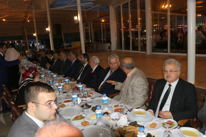 rize-belediyesinin-iftar-programina-yogun-ilgi-(6).jpg