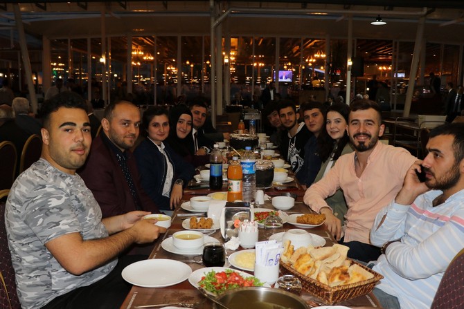 rize-belediyesinin-iftar-programina-yogun-ilgi-(9).jpg