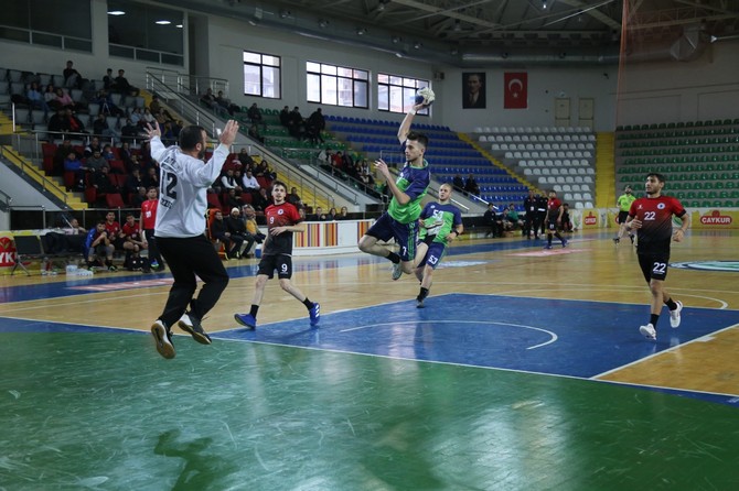 rize-belediyespor-hentbol-takimi-1-ligde-evinde-oynadigi-ucuncu-macinda-yozgat-belediyesi-bozok-hentbol-karsisinda-28-22lik-skorla-galip-gelmeyi-basardi-1.jpg