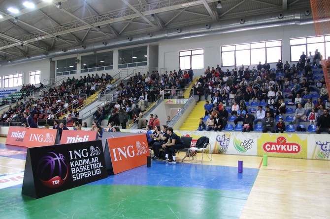 rize-belediyespor-ile-bursa-uludag-basketbol-macindan-kareler-1.jpg