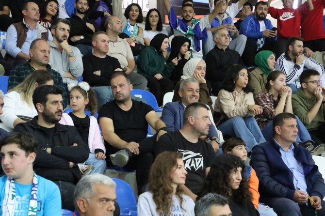 rize-belediyespor-ile-bursa-uludag-basketbol-macindan-kareler-2.jpg