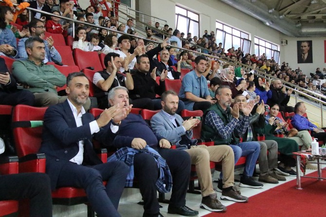 rize-belediyespor-ile-bursa-uludag-basketbol-macindan-kareler-5.jpg
