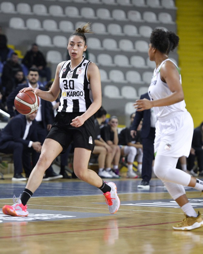 rize-belediyespor-ing-kadinlar-basketbol-super-ligi-nilay-aydogan-sezonunda-20-haftasinda-sahasinda-besiktasa-75-61-yenildi-2.jpg