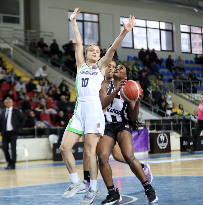 rize-belediyespor-ing-kadinlar-basketbol-super-ligi-nilay-aydogan-sezonunda-20-haftasinda-sahasinda-besiktasa-75-61-yenildi-4-001.jpg