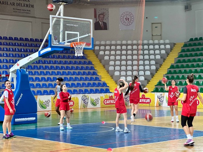 rize-belediyespor-kadin-basketbol-takimi-2.jpg