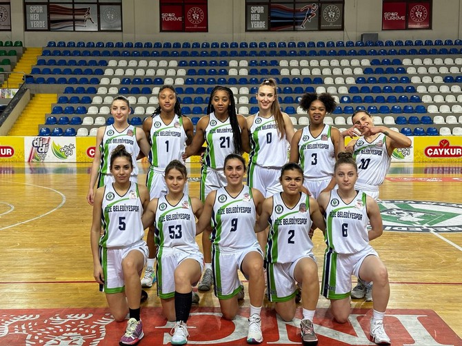 rize-belediyespor-kadin-basketbol-takimi-3-001.jpg