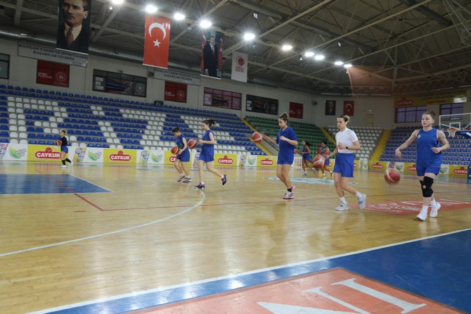 rize-belediyespor-kadin-basketbol-takimi-4.jpg