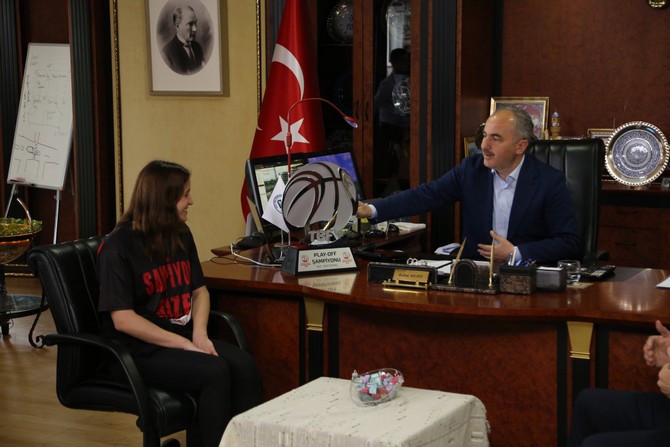 rize-belediyespor-kadin-basketbol-takimi-rahmi-metini-ziyaret-etti-1.jpg