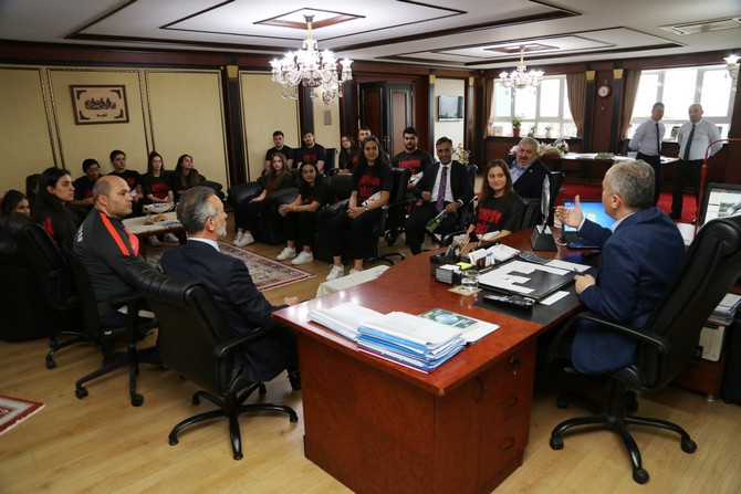 rize-belediyespor-kadin-basketbol-takimi-rahmi-metini-ziyaret-etti-2.jpg