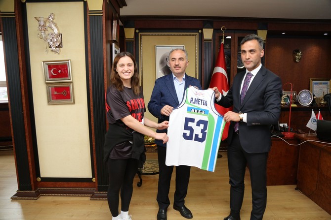 rize-belediyespor-kadin-basketbol-takimi-rahmi-metini-ziyaret-etti-3.jpg