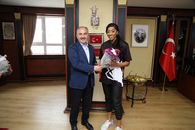 rize-belediyespor-kadin-basketbol-takimi-rahmi-metini-ziyaret-etti-4.jpg