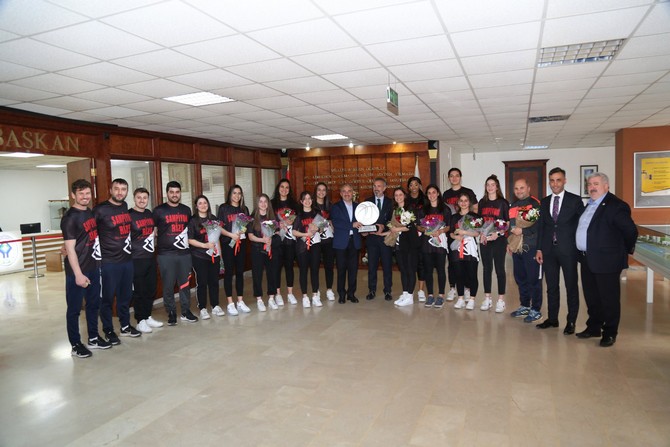 rize-belediyespor-kadin-basketbol-takimi-rahmi-metini-ziyaret-etti-8.jpg