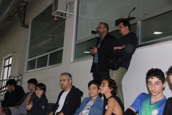 rize-belediyespor-nesibe-aydin-maci-tribunden.jpg