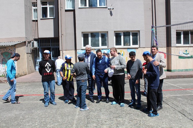 rize-calisma-is-kurumu-il-muduru-hasan-kiraz,-cayeli-engelli-bakim-ve-rehabilitasyon-merkezine-ziyarette-bulundu-(3).jpg