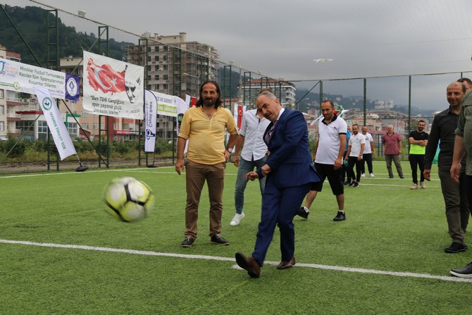 rize-cay-ve-yaz-sporlari-festivali-minikler-futbol-turnuvasiyla-basladi-(4).jpg