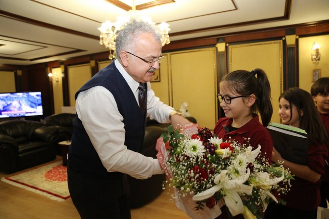 rize-cozum-koleji-ogrencilerinden-olusan-heyet-rize-belediye-baskani-prof.-dr.-resat-kasap’i-ziyaret-etti-(1).jpg