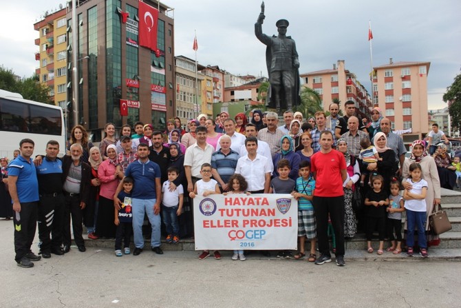 rize-emniyet-mudurlugu-hayata-tutunan-eller-projesi-ile-ogrenciler-ankara-ve-konyayi-gezdi-(1).jpg