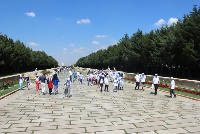 rize-emniyet-mudurlugu-hayata-tutunan-eller-projesi-ile-ogrenciler-ankara-ve-konyayi-gezdi-(11).jpg