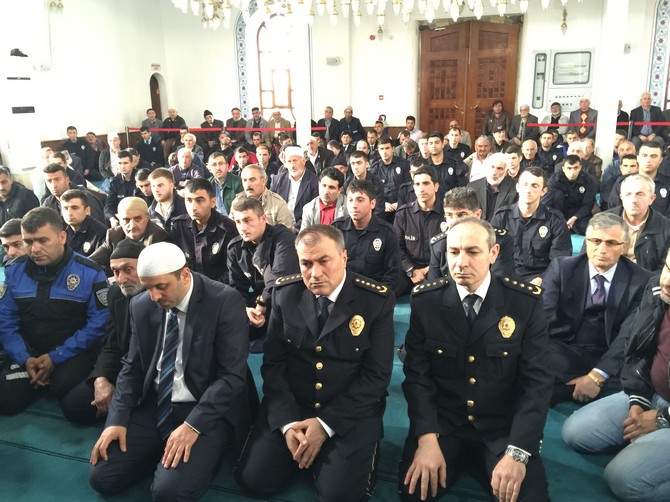 rize-emniyet-mudurlugu-sehitler-icin-mevlid-okuttu-(20).jpg