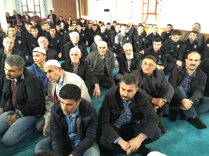 rize-emniyet-mudurlugu-sehitler-icin-mevlid-okuttu-(21).jpg