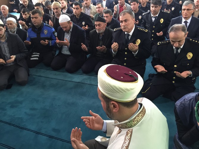 rize-emniyet-mudurlugu-sehitler-icin-mevlid-okuttu-(30).jpg