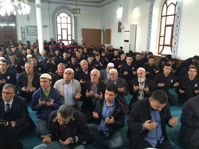 rize-emniyet-mudurlugu-sehitler-icin-mevlid-okuttu-(33).jpg