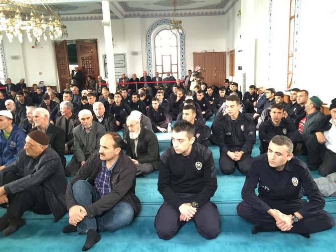 rize-emniyet-mudurlugu-sehitler-icin-mevlid-okuttu-(9).jpg
