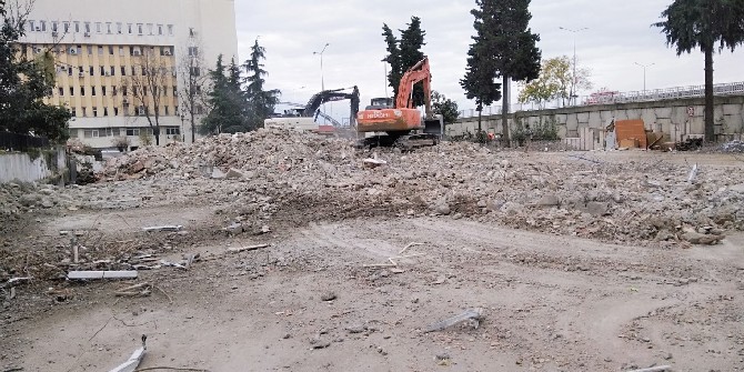 rize-emniyet-mudurlugunun-eski-binasinin-yikimi-tamamlandi-(8).jpg