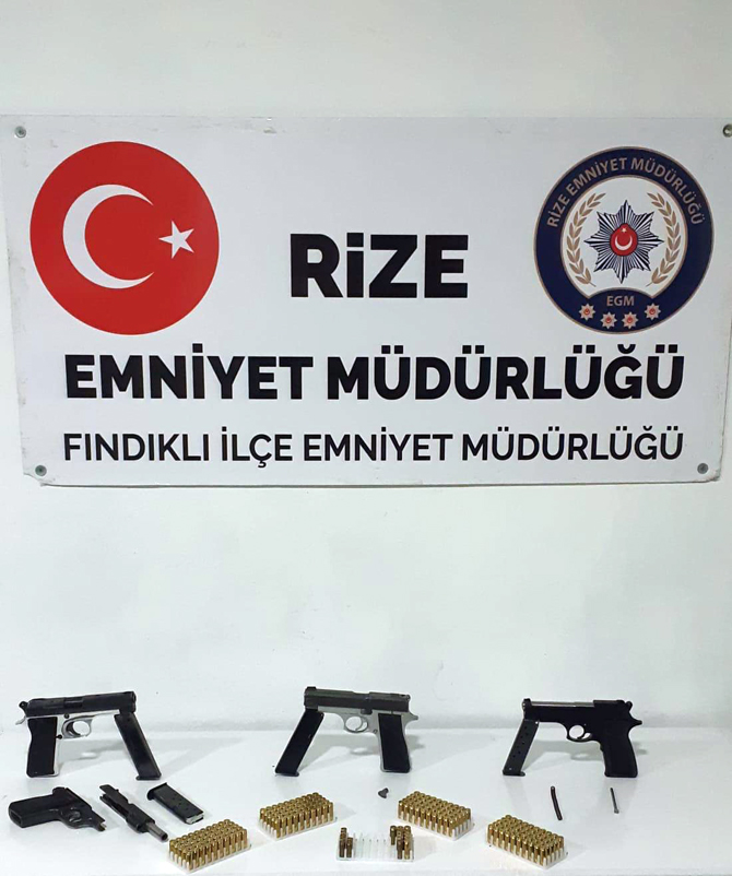 rize-emniyetinden-silah-kacakcilarina-operasyon-1.jpg