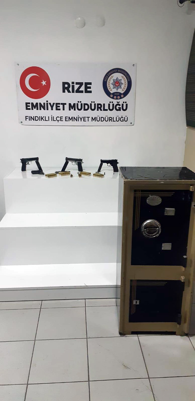 rize-emniyetinden-silah-kacakcilarina-operasyon-2.jpg
