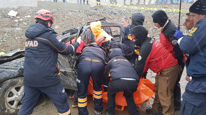 rize-erzurum-karayolunun-ovit-dagi-cikisinda-meydana-gelen-trafik-kazasinda-1-kisi-hayatini-kaybett.jpg
