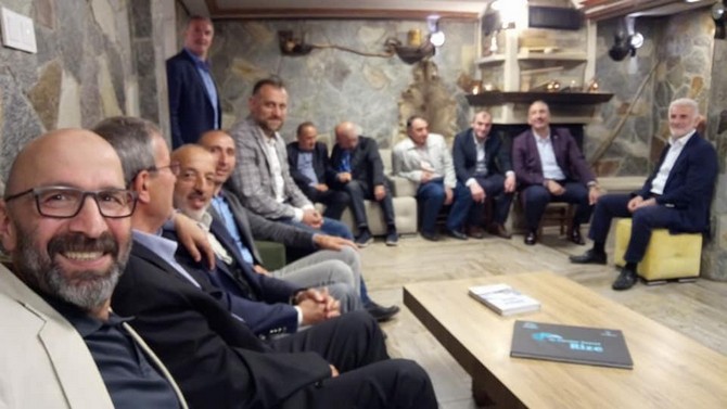 rize-eski-il-genel-meclis-uyeleri-geleneksel-iftarda-bulustu-(5).jpg