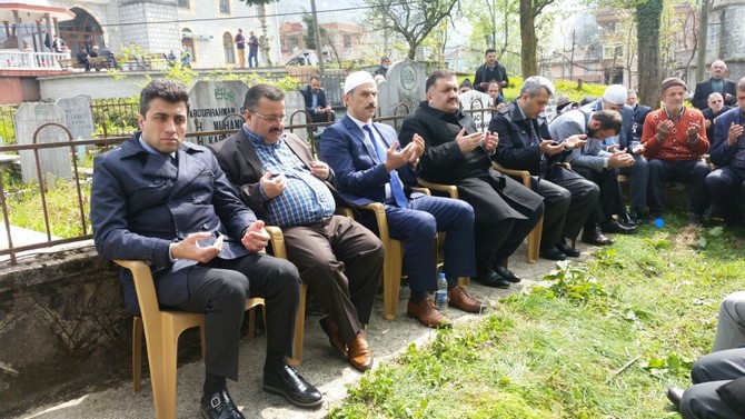 rize-eski-il-muftusu-yusuf-karali-olumunun-38.-yilinda-mezari-basinda-anildi-(1).jpg