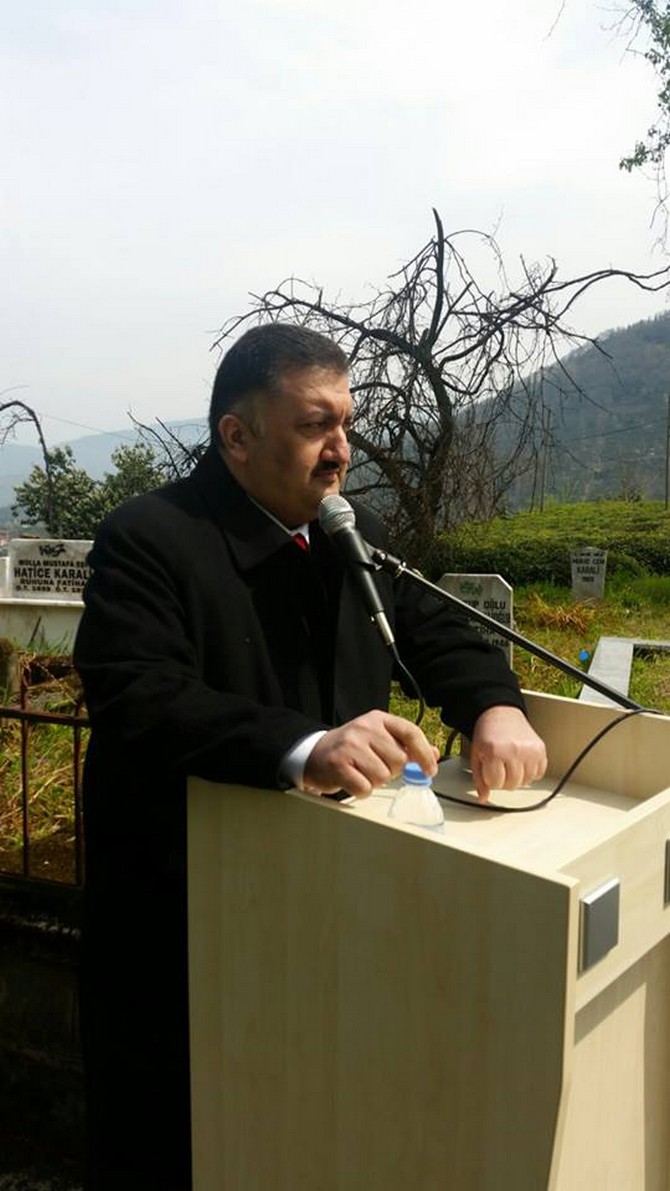 rize-eski-il-muftusu-yusuf-karali-olumunun-38.-yilinda-mezari-basinda-anildi-(5).jpg