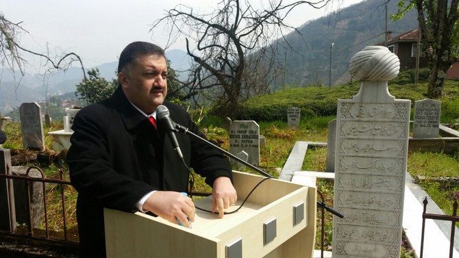 rize-eski-il-muftusu-yusuf-karali-olumunun-38.-yilinda-mezari-basinda-anildi-(6).jpg