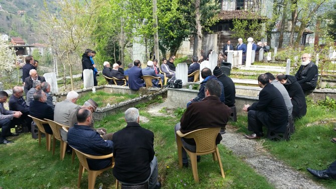 rize-eski-il-muftusu-yusuf-karali-olumunun-38.-yilinda-mezari-basinda-anildi-(7).jpg