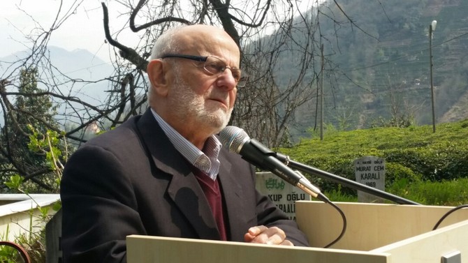 rize-eski-il-muftusu-yusuf-karali-olumunun-38.-yilinda-mezari-basinda-anildi-(8).jpg