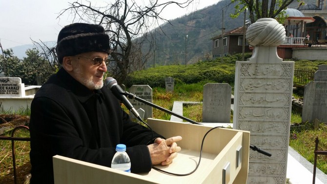 rize-eski-il-muftusu-yusuf-karali-olumunun-38.-yilinda-mezari-basinda-anildi-(9).jpg