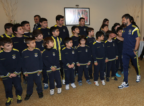 rize-fenerbahce-futbol-okulu-takimindan-fenerbahceye-ziyaret-1.jpg