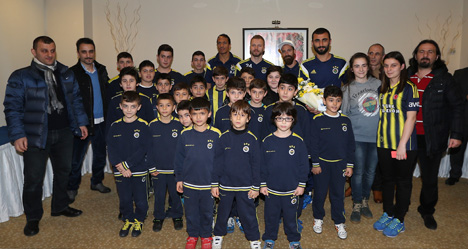 rize-fenerbahce-futbol-okulu-takimindan-fenerbahceye-ziyaret-2.jpg