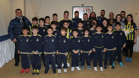 rize-fenerbahce-futbol-okulu-takimindan-fenerbahceye-ziyaret-3.jpg