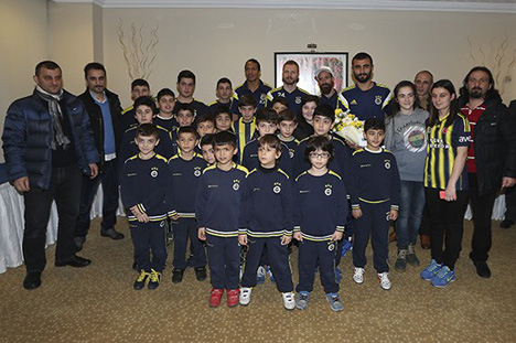 rize-fenerbahce-futbol-okulu-takimindan-fenerbahceye-ziyaret-4.jpg
