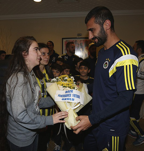 rize-fenerbahce-futbol-okulu-takimindan-fenerbahceye-ziyaret-5.jpg