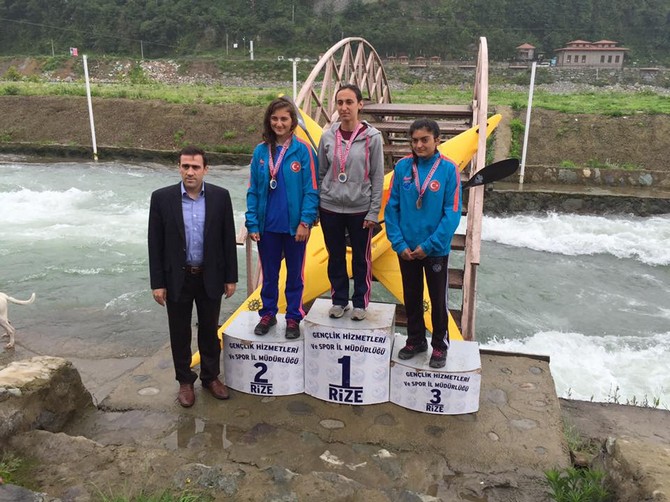 rize-firtina-deresinde-kano-yarislari-nefes-kesti-(1).jpg