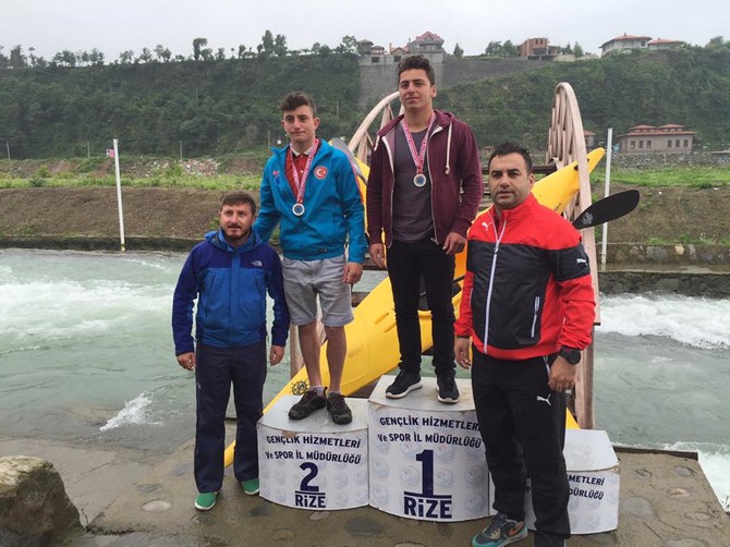 rize-firtina-deresinde-kano-yarislari-nefes-kesti-(2).jpg