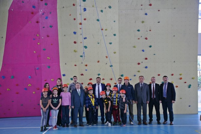 rize-genclik-hizmetleri-ve-spor-il-muduru-mustafa-celik-ile-il-milli-egitim-muduru-ahmet-hamdi-yilmaz,-“sporla-buyuyorum”-projesi-kapsaminda-gerceklestirilen-faaliyetleri-yerinde-inceledi-(5).jpg