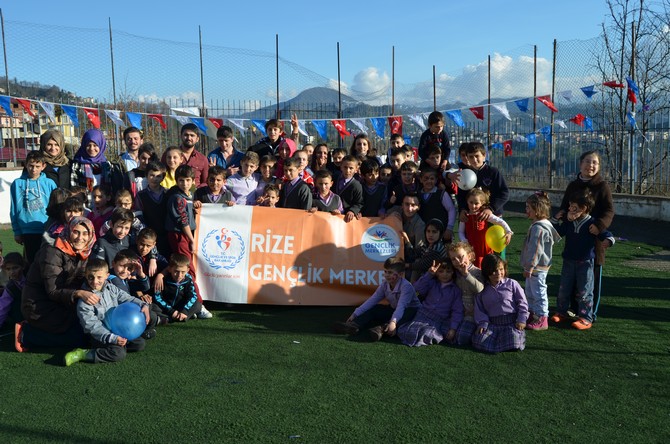 rize-genclik-merkezi-kirazdagi-ilkokulda-(1).jpg