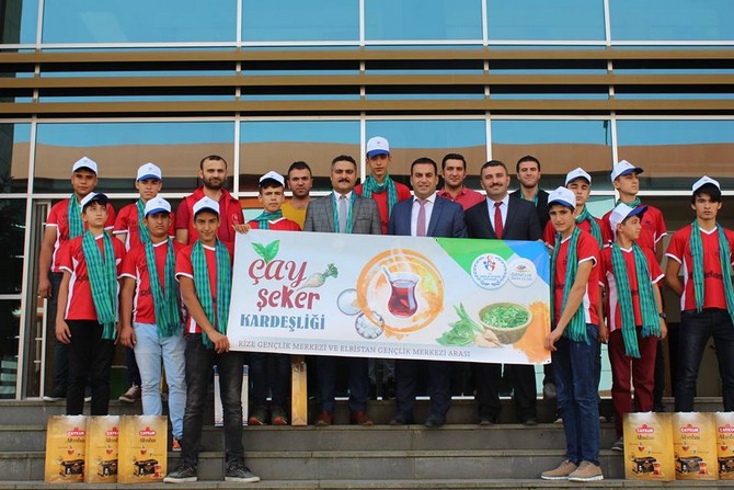 rize-genclik-merkezi-ve-kahramanmaras-ili-elbistan-genclik-merkezlerinin-gencleri-cay-seker-kardesligi-projesi-kapsaminda-rize’de-bir-araya-geldi-(3).jpg